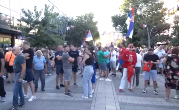Призор са једног од протеста против Рио Тинто Призор са једног од протеста против Рио Тинто